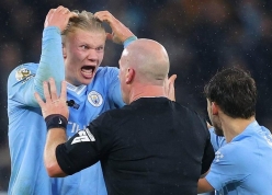 Pep Guardiola tố các trọng tài đang cố ý 'chèn ép' Haaland