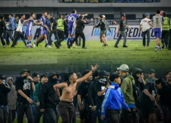 CĐV Indonesia lại làm náo loạn ở trận đấu Cúp C2 châu Á