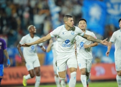 Hàng loạt cầu thủ bị treo giò, vòng 18 V-League cực nóng!