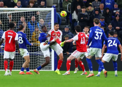 VAR lại gây bão: Arsenal có thực sự đang được ưu ái?