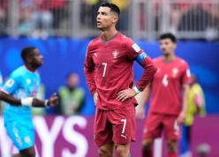 Tin nóng bóng đá chiều 18/6: Ronaldo gây tranh cãi, bóng đá Malaysia biến động chưa từng có