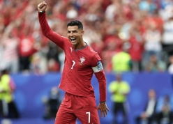 Tin nóng bóng đá chiều 24/6: Ronaldo lập kỳ tích vô tiền khoáng hậu