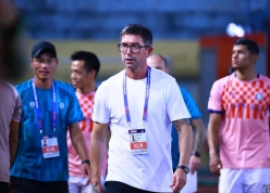 1 HLV V-League bất ngờ xuất hiện ở buổi tập của ĐT Malaysia