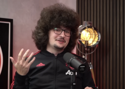 Ngôi sao số 1 MU nói điều bất ngờ về fan 500 ngày chưa cắt tóc