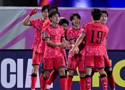 CĐV châu Á gọi tên Việt Nam khi 'tứ đại đồng văn' cùng vào bán kết