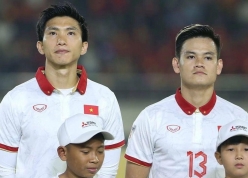 HLV Kim Sang Sik nhận tin vui từ 'cỗ máy tạt bóng' trước trận Malaysia