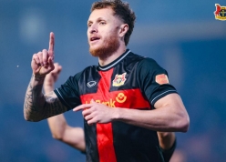 Tiền đạo Brazil lập siêu phẩm đá phạt, tiến sát quốc tịch Việt Nam