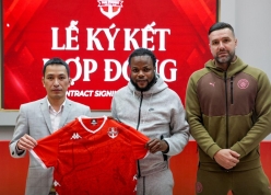 CHÍNH THỨC: Ronaldo cập bến 1 CLB V-League