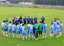 HLV Kim Sang-sik nhận tin không thể buồn hơn trước đại chiến Malaysia