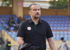 HLV châu Âu bức xúc VAR và trọng tài sau trận hòa tại V.League