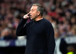 HLV Hansi Flick: 'Đó là penalty và thẻ đỏ, VAR để làm gì?'