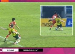 Trọng tài gây sốc khi từ chối penalty của tuyển Việt Nam trước Úc