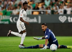 Vinicius tỏa sáng, Real Madrid vẫn lỡ cơ hội áp sát Barca