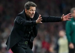 Hụt vé chung kết, HLV Simeone nổi nóng va chạm với sếp lớn Arsenal