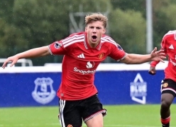 Vừa rời MU, tiền đạo lập ngay hat-trick vào lưới Man City