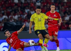 CĐV Indonesia đồng loạt gọi tên ĐT Việt Nam khi hòa may mắn Malaysia