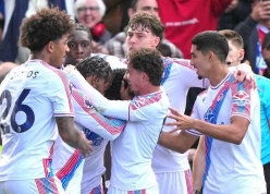 Everton đánh rơi chiến thắng, Crystal Palace ngược dòng hạ Fores