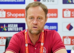 HLV Polking thừa nhận bài học đau đớn sau trận thua Tampines