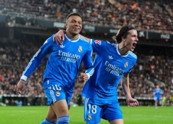 Kylian Mbappe bị bóc mẽ có hành động khiếm nhã với trọng tài