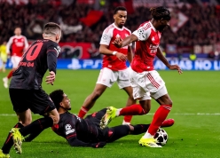 Arsenal bị chỉ trích vì quả phạt đền