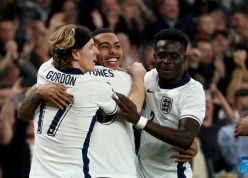 Ngôi sao ĐT Anh phản ứng khi bị Rooney chỉ trích