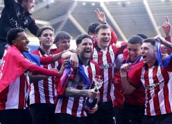 Đội bóng Anh thăng hạng sau 65 năm chờ đợi