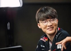 Fan bất ngờ vì hành động đáng chú ý của Faker