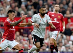 Liverpool đảo chiều lịch sử tại Old Trafford, thách thức Manchester United trong cuộc đua cuối mùa