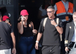 Ronaldo đeo nhẫn kim cương, rộ tin tổ chức đám cưới với Georgina