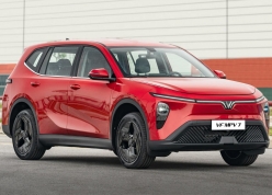 Tài chính hơn 800 triệu đồng, chọn mua ô tô 7 chỗ nào cho gia đình?