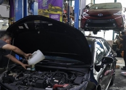 Xe điện bùng nổ, các xưởng sửa chữa ô tô truyền thống tại Singapore lao đao