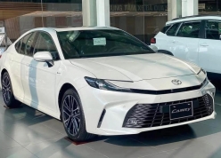 Bán chỉ 16 xe/tháng, Toyota Camry vẫn dẫn đầu phân khúc: Điều gì đang xảy ra với sedan cỡ D tại Việt Nam?