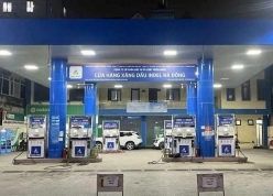 Nhu cầu tăng cao, một cửa hàng xăng dầu tại Hà Nội treo biển thông báo hết xăng