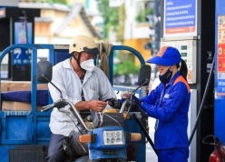 Giá xăng dầu tăng đột biến, công an cảnh báo nguy cơ cháy nổ khi tích trữ nhiên liệu tại nhà