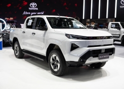 Cận cảnh Toyota Hilux bản chạy điện: Thiết kế hiện đại, tầm vận hành hơn 300 km/sạc