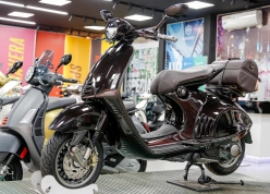 Vespa 946 bản Ngựa cho năm Bính Ngọ về đại lý Việt, giá hơn nửa tỷ đồng