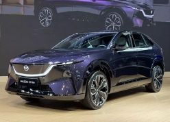 Ảnh thực tế Mazda CX-6e tại Đông Nam Á: Màn hình 26 inch siêu lớn, nội thất gần như không có nút bấm