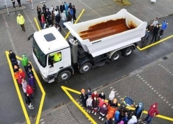 Hiểm họa giao thông quen thuộc: Vì sao nhiều người vẫn xem nhẹ điểm mù xe tải?