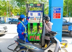 Đổ xăng E10 khi bình còn xăng cũ có ảnh hưởng gì đến xe?