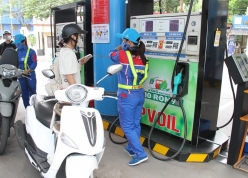 Đổ xăng E10 cho xe máy đời cũ: Những điểm cần lưu ý để tránh hư hỏng hệ thống nhiên liệu