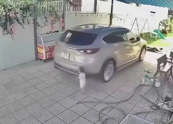 Đi vòng quanh ô tô trước khi khởi hành: Thói quen nhỏ giúp tránh những hậu quả đáng tiếc