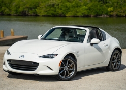 Mazda MX-5 bản mui trần dạng cứng nhận cọc tại Việt Nam, dự kiến giao xe vào tháng 10/2026