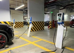 Chung cư phải có khu vực để xe, sạc xe điện và đổi pin đạt chuẩn