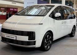 Hyundai Staria Hybrid cập bến Đông Nam Á: Lớn hơn Kia Carnival, 'ăn xăng' 5,6 lít/100 km