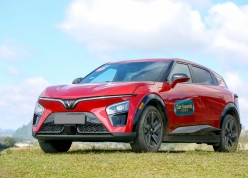VinFast VF 7 lần thứ hai vượt mặt Mazda CX-5 để dẫn đầu phân khúc SUV hạng C