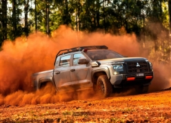 Mitsubishi Triton có bản đặc biệt trông 'siêu chiến', trang bị tận răng cho dân mê off-road