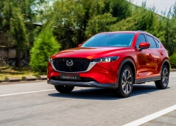 Bất chấp sức ép từ xe điện, Mazda CX-5 vẫn dẫn đầu phân khúc SUV hạng C
