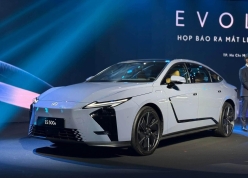 Lexus ES 2026 chính thức ra mắt Việt Nam: Thiết kế lột xác, lần đầu có bản thuần điện, giá cao nhất gần 3 tỷ đồng