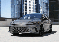 Toyota Camry 2027 chuẩn bị mở bán: Công thức cũ liệu có còn tạo nên thành công?