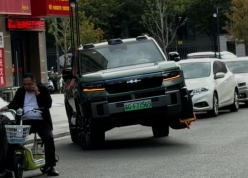 Tưởng bị khóa bánh là hết đường đi, SUV Trung Quốc khiến nhiều người bất ngờ